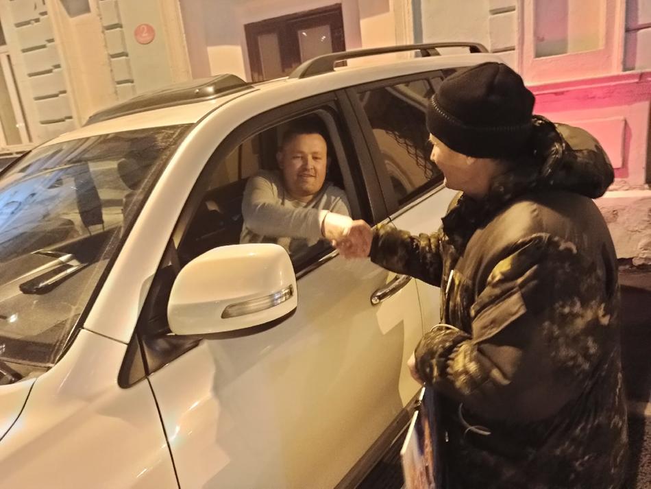 Водитель депутата Госдумы Хуснулина Равиля Камильевича поставил свою подпись за Единое Отечество